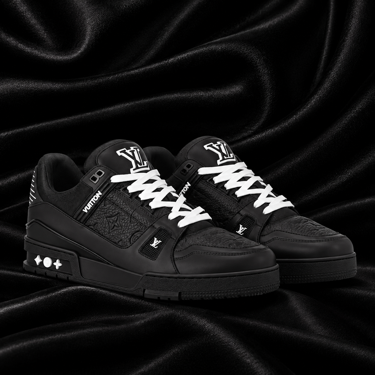 LOUIS VUITTON TRAINER BLACK