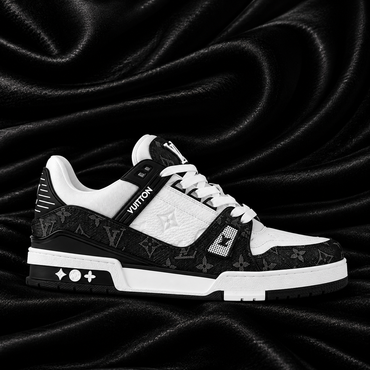 LOUIS VUITTON TRAINER BLACK WHITE